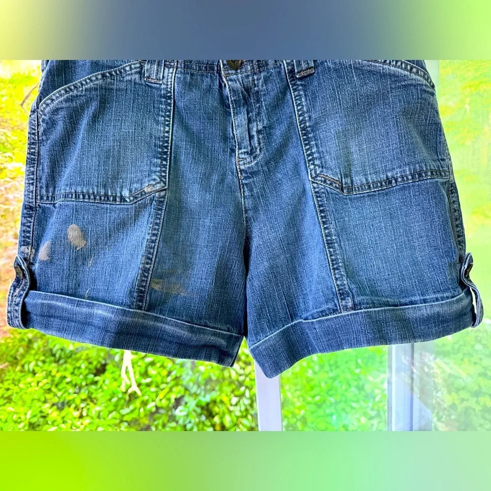 Sonoma 10 Lifestyle Original Shorts w/cuffed hem & button accents. Distressed. - Picture 6 of 9
